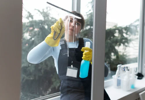 Nettoyage de vitres intérieures et extérieures à Montboillon